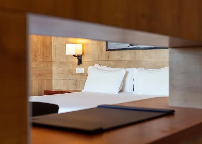 帆迪朵酒店 3* 吉马良斯